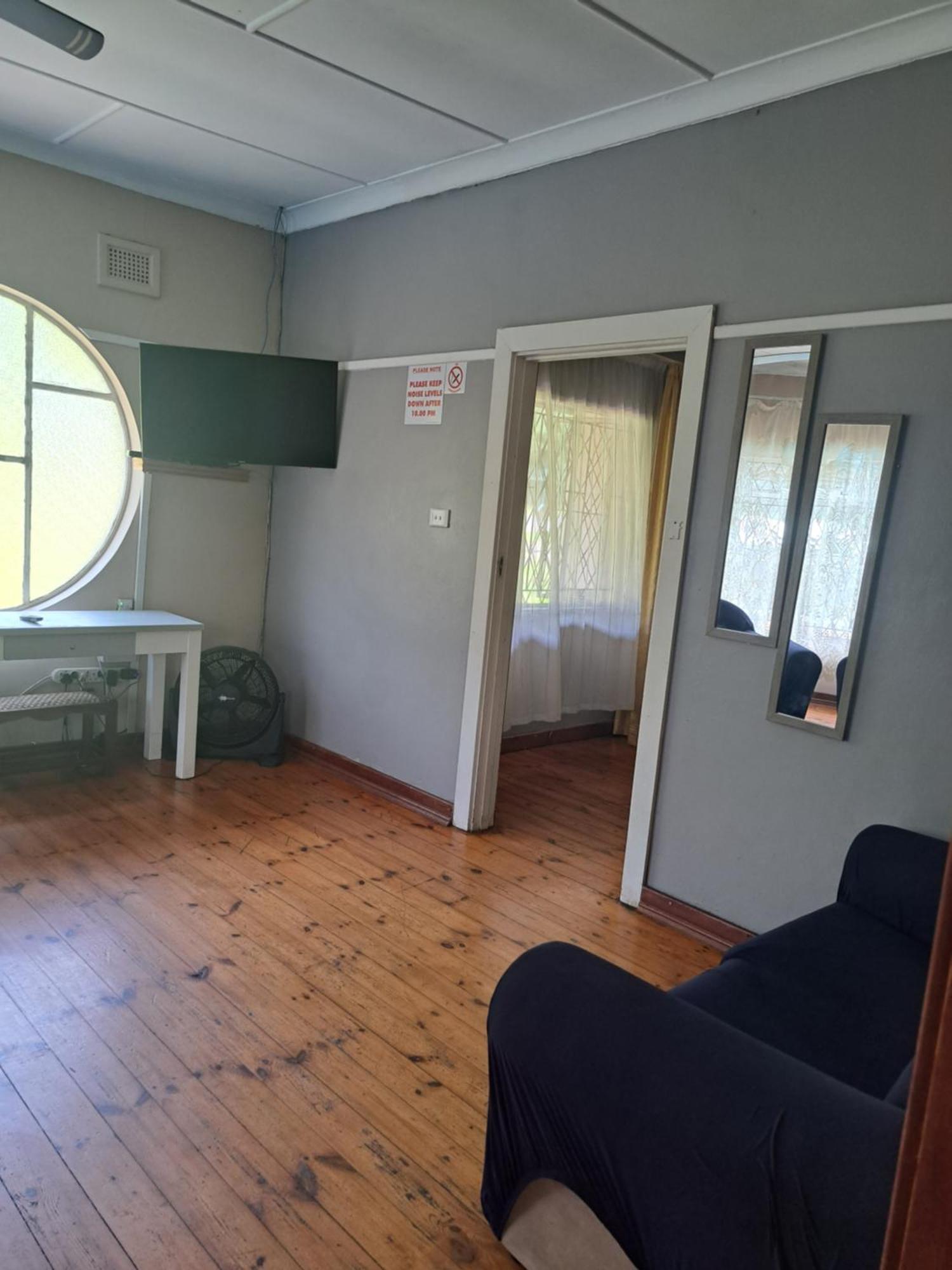 Pmb Backpackers Lodge Питърмарицбург Екстериор снимка